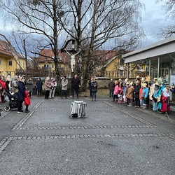 Sternsingen am Kirchplatz, 2.1.2024