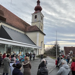 Sternsingen am Kirchplatz, 2.1.2024